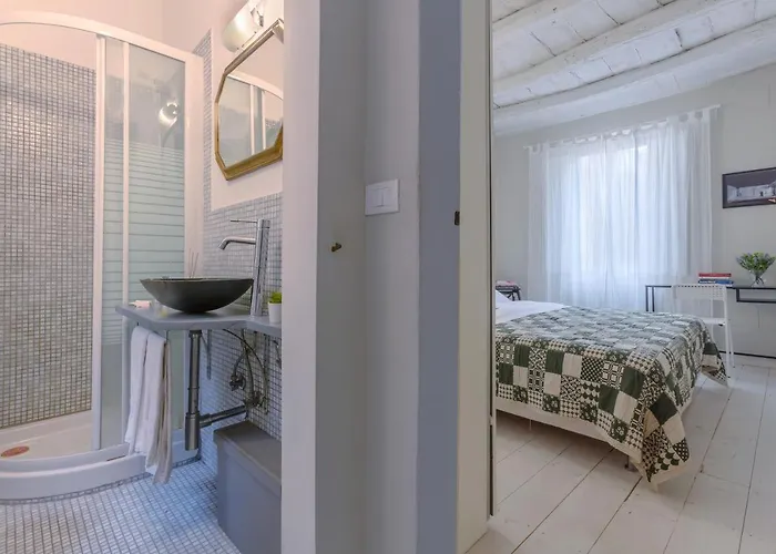 Guesthost - Universita E Centro Storico Mascarella Apartment